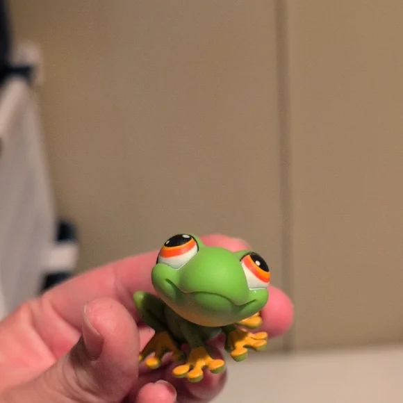 Green and Blue Reptile Figurine Set - Picture 2 of 13